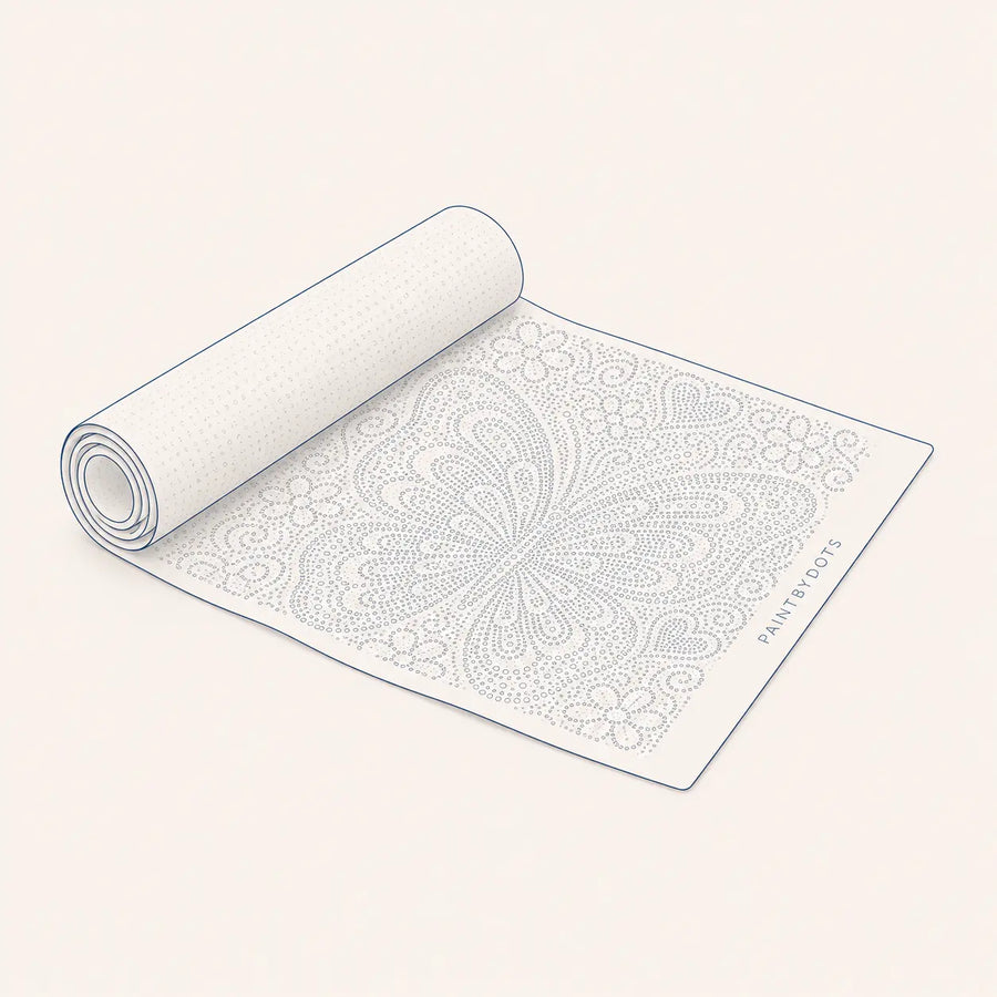 Eine gerollte Paint By Dots Dot-Painting-Leinwand