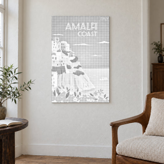 Punktmalerei-Leinwand “Amalfiküste”, an einer hellen Wand in einem Raum mit sanftem Tageslicht.