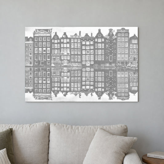 Punktmalerei-Leinwand “Häuser von Amsterdam”, an einer hellen Wand in einem Raum mit sanftem Tageslicht.
