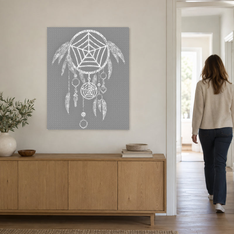Punktmalerei-Leinwand “Traumfänger Dream Catcher”, an einer hellen Wand, während eine Person durch die Tür geht.