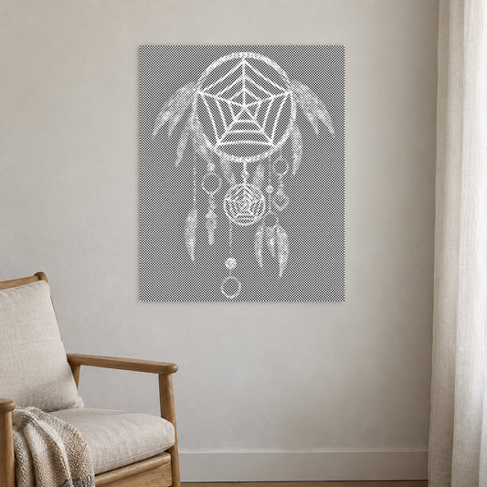 Punktmalerei-Leinwand “Traumfänger Dream Catcher”, an einer hellen Wand in einem Raum mit sanftem Tageslicht.