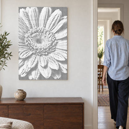 Punktmalerei-Leinwand “Gerbera Blume”, an einer hellen Wand, während eine Person durch die Tür geht.