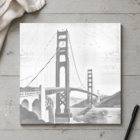 Punktmalerei-Leinwand “Golden Gate Bridge”, von oben auf einem Arbeitstisch bei sanftem Tageslicht.