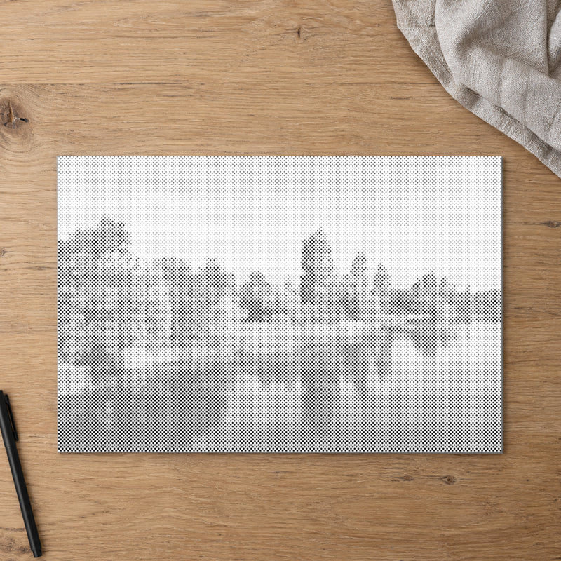 Punktmalerei-Leinwand “Hyde Park London”, von oben auf einem Arbeitstisch bei sanftem Tageslicht.