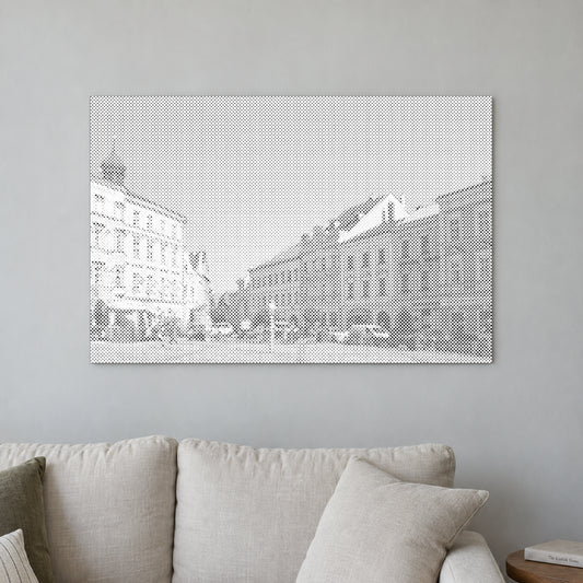 Punktmalerei-Leinwand “Jindřichův Hradec”, an einer hellen Wand in einem Raum mit sanftem Tageslicht.