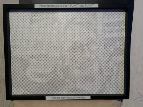 Kundenbewertung: Das Punktmalerei Bild wurde als Geschenk gut angenommen, nachdem es mit einem Bleistift heller ausgemalt wurde.